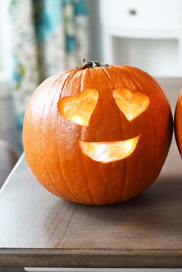 emoji-pumpkin-carving-the-diy-mommy-1530897022